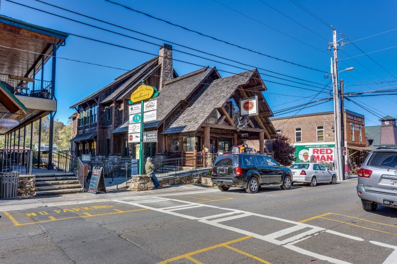 Hook and Eye, Restaurants Near Blue Ridge GA