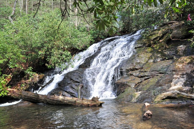 Long Creek Falls hiking trail in Blue Ridge mountains of North Georgia